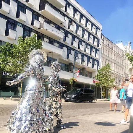 I Piotrkowska Z Wielkim Lustrem, Balkonem I Klimatyzacja