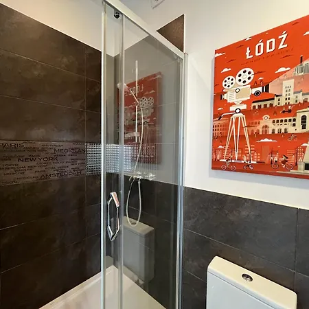 I Piotrkowska Z Wielkim Lustrem, Balkonem I Klimatyzacja Lodz