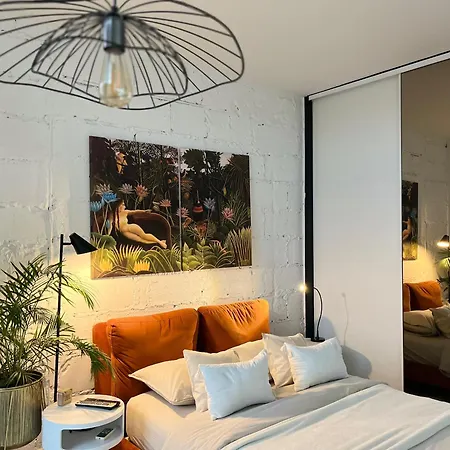 I Piotrkowska Z Wielkim Lustrem, Balkonem I Klimatyzacja