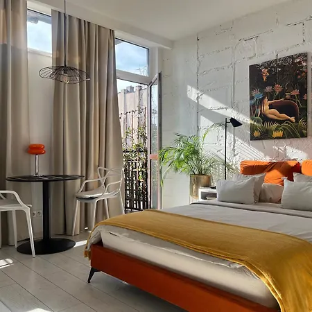 I Piotrkowska Z Wielkim Lustrem, Balkonem I Klimatyzacja