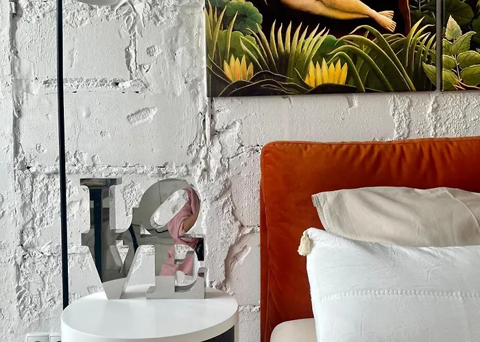 I Piotrkowska Z Wielkim Lustrem, Balkonem I Klimatyzacja