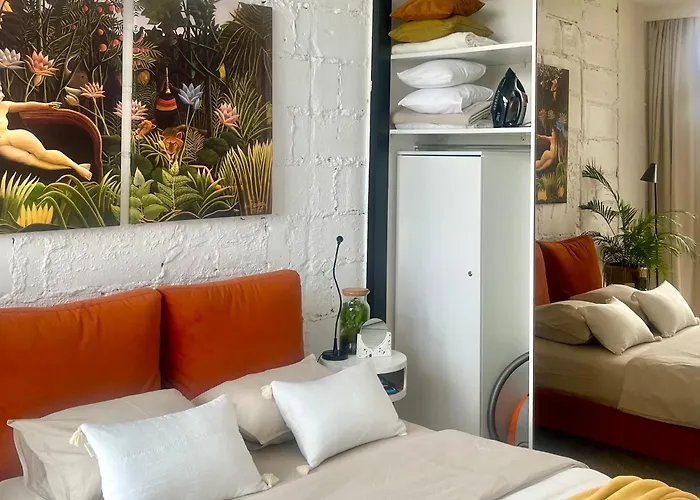 I Piotrkowska Z Wielkim Lustrem, Balkonem I Klimatyzacja 우치