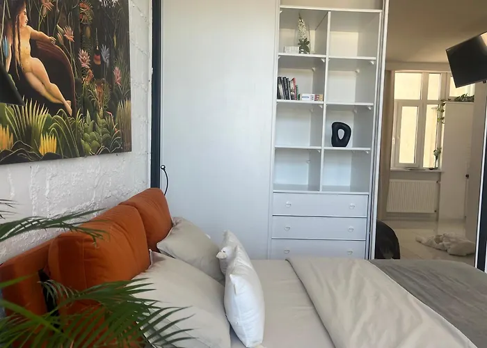 I Piotrkowska Z Wielkim Lustrem, Balkonem I Klimatyzacja