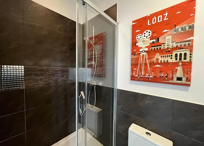 I Piotrkowska Z Wielkim Lustrem, Balkonem I Klimatyzacja 우치