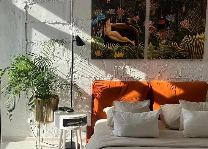 I Piotrkowska Z Wielkim Lustrem, Balkonem I Klimatyzacja * 우치