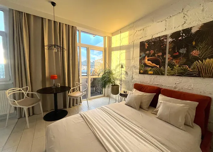 I Piotrkowska Z Wielkim Lustrem, Balkonem I Klimatyzacja * 우치